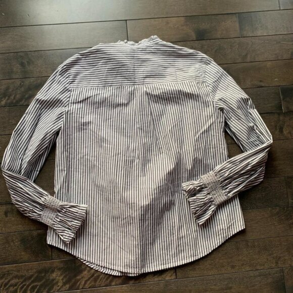 Gap Striped Button Down Shirt - new with tags - Picture 2 of 2